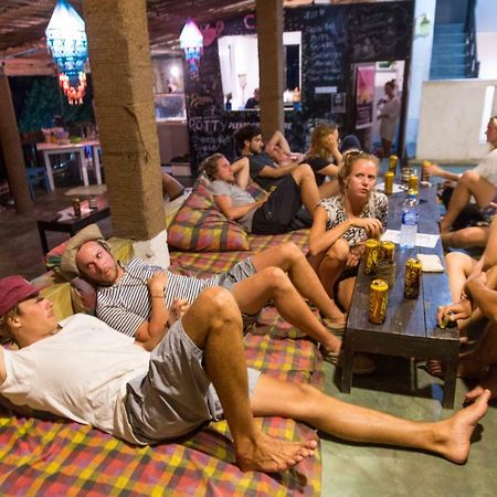 Cheeky Monkey Surf Camp 호텔 웰리가마 외부 사진