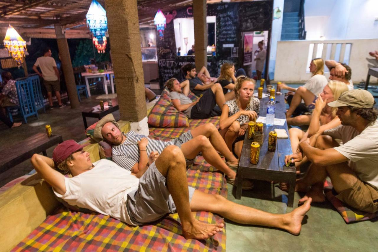Cheeky Monkey Surf Camp 호텔 웰리가마 외부 사진